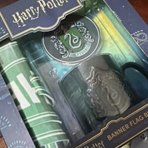Harry Potter 3 piece Slytherin Green Party Banner & Cup Set by Warner Bros.